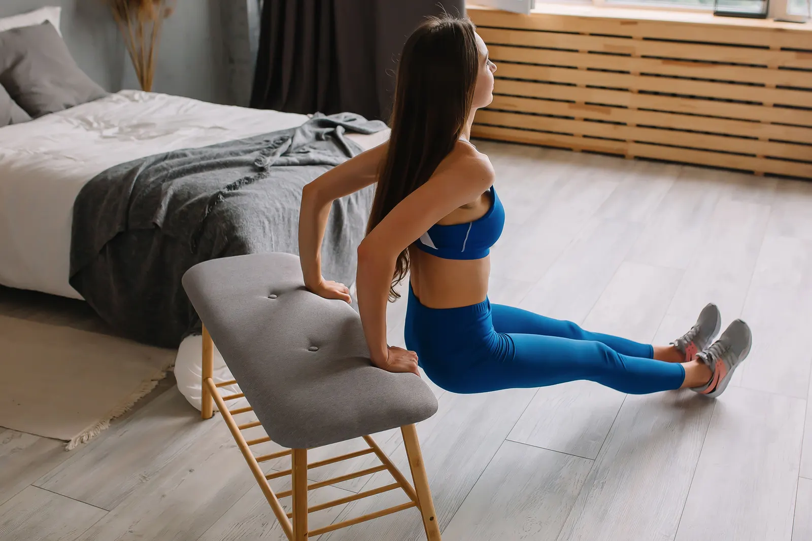 Como criar um treino de força em casa: estratégias e exercícios