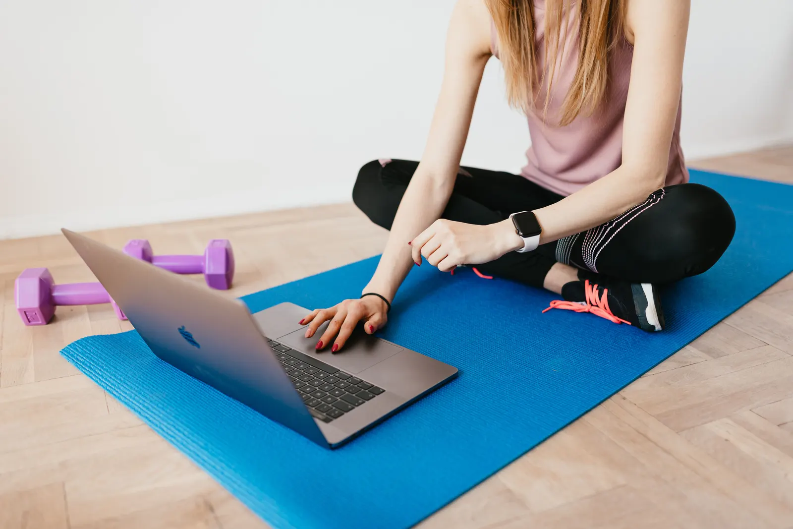 Descubra como fazer um treino HIIT eficaz em casa